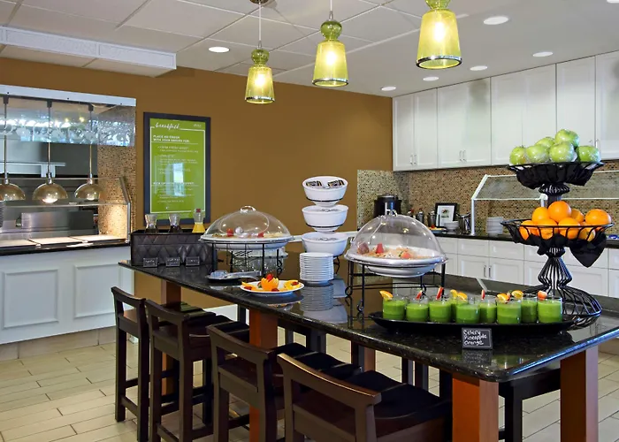Hilton Garden Airport 3*