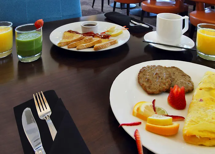 Hilton Garden Airport Hotel 3*