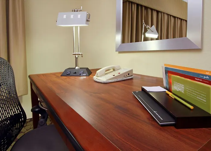 Hotel Hilton Garden Airport