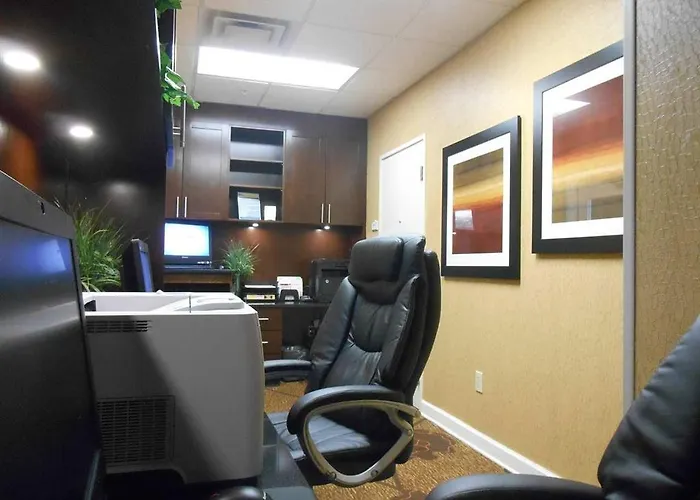 Hilton Garden Airport 3*