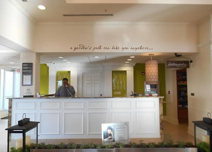 Hilton Garden Airport Hotel 3*