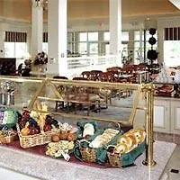 Hilton Garden Airport 3*